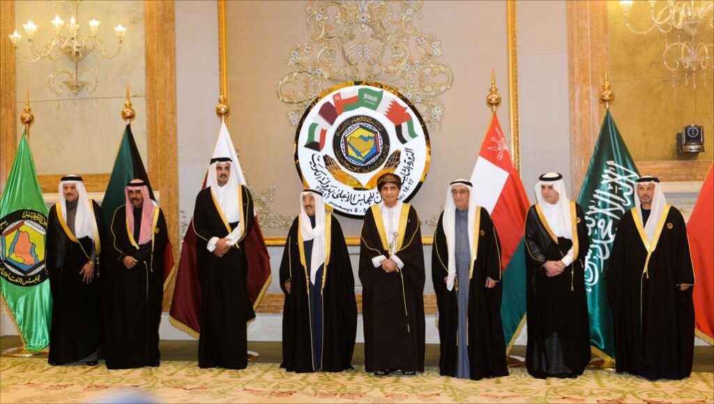 بيوت الحكم الخليجية: بين استقرار الملوك والأمراء وحروب ولاية العهد “الباردة”