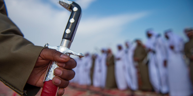 الانتِقالات المُشوّهة في الخليج: من “القَبِيلة” إلى “القَبَليّة”